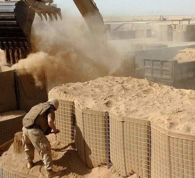 75mm quadratische Öffnungen Hesco Sperre geschweißtes Gabion für Militärstützmauer 2