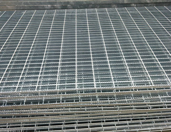 Heißer eingetauchter galvanisierter gezackter Stangen-Gitter-Gehweg-Plattform Webforge-Stahl 0