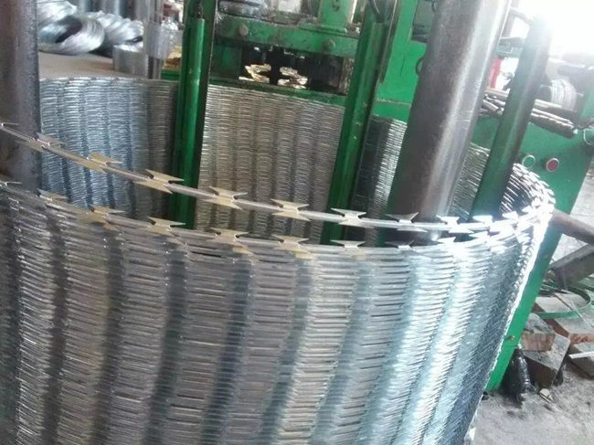 Feuerverzinkter Stacheldraht Bto-22 Flat Wrap Blade Mesh 0