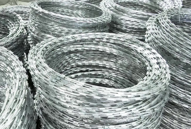50cm Querrasiermesser-Stacheldraht-Militärsicherheits-heißes eingetaucht galvanisiert 0