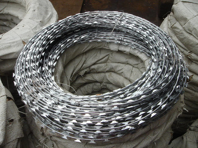 18m 15cm Konzertina-Rasiermesser-Stacheldraht CBT 60 Diamond Mesh Fencing 0