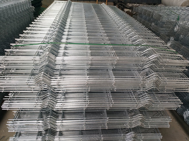 Das Dreieck, das 3.0mm Schweißung Mesh Fence Panels Outdoor Garden 3d verbiegt, kurvte 0