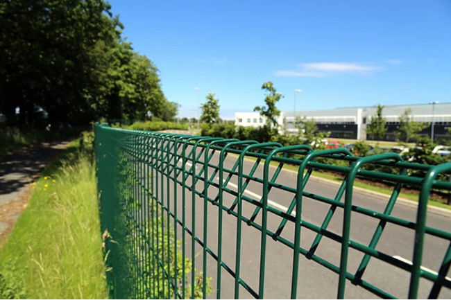 L2.3m 6mm Spitze Mesh Fence Panels Hot Dipped Durchmessers BRC Rollengalvanisierte 0