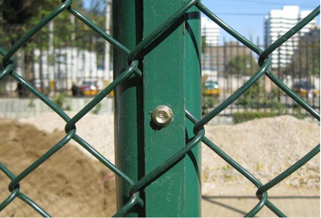 1.2mm bis 5mm PVC beschichtete Wirbelsturm-Draht-Zaun For Basketball Court Diamond Meshs 6m 0